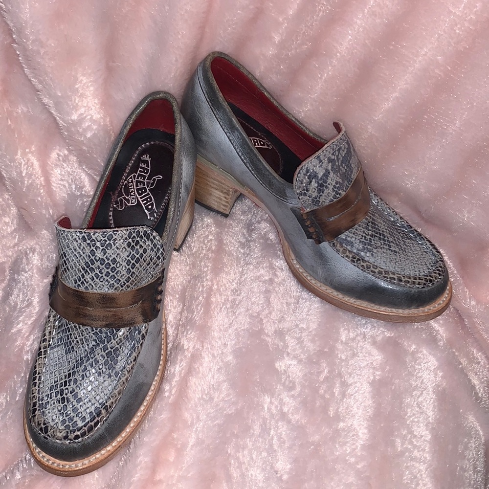 Free birds shoes size 7 chevelle multi blue brand new. Never worn